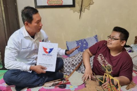 Ketua Partai Perindo Jateng Angkat Pemuda Difabel Pembuat Wayang  Jadi Anak Asuh