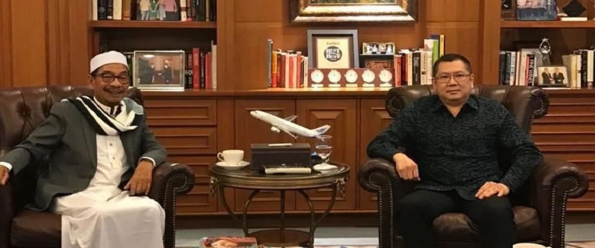 Sambut Kunjungan Syech KH Ali Akbar Marbun, HT Berfoto Bersama dan Ucapkan Terima Kasih