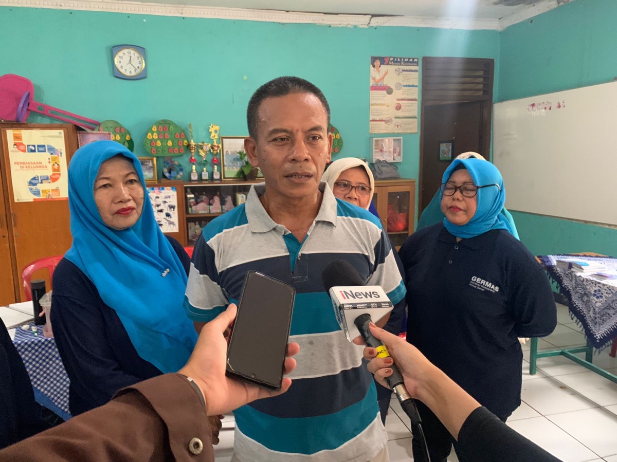 Terima Bantuan Alat Cek Kesehatan dari Partai Perindo DKI, Ketua RW: Penting agar Masyarakat Terdeteksi Penyakitnya