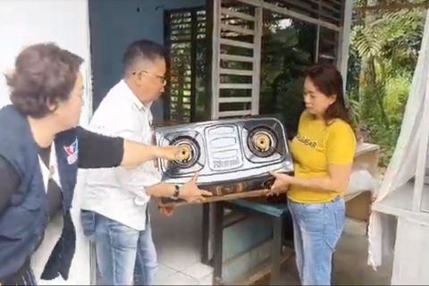 Terima Bantuan Modal Usaha dari Partai Perindo, Pelaku UMKM Korban Banjir Manado Semringah 