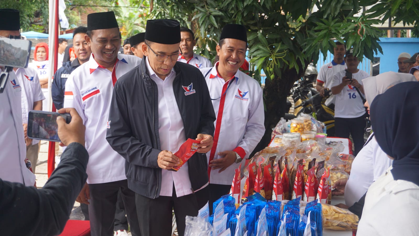 TGB Resmikan Koperasi Perindo di Karawang, Tegaskan Pentingnya UMKM sebagai Penyangga Ekonomi