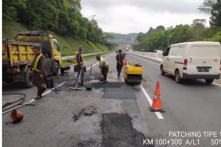 UYM Wakili Aspirasi Pengguna Tol, Jasa Marga Sigap Tambal Lubang, Warganet: Langsung Beres! 