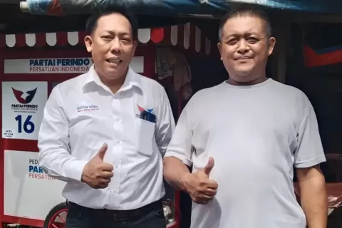 Wakil Ketua DPW Partai Perindo DKI Bagikan Gerobak ke Pedagang Mi Ayam di Jaksel 
