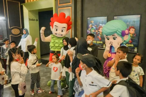 Anak-Anak Korban Kekerasan Bahagia Nonton Kiko in the Deep Sea, Ratih Gunaevy dan Eva Mutia Terharu 