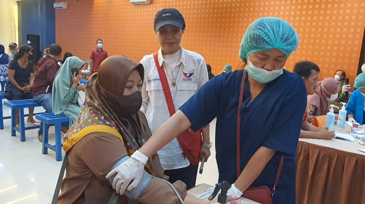 Antusias Warga Ikuti Pengobatan Gratis DPD Partai Perindo Tangsel di Pamulang