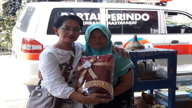 Jelang Ramadan, Partai Perindo Salatiga Bagikan Ratusan Mukena dan Sajadah 