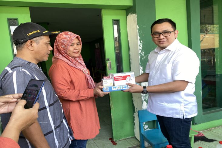 Ketua DPW Partai Perindo DKI Berikan Bantuan Alat Kesehatan untuk Posyandu RW 10 Bintaro 