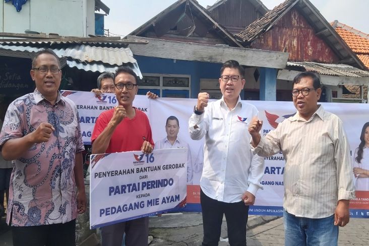 Demi Wujudkan Indonesia Sejahtera, Bacaleg Partai Perindo Jatim Bagikan Gerobak Gratis untuk Pedagang Kecil 