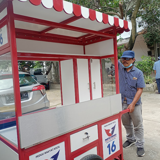Diberi Gerobak Perindo, Pedagang Mie Ayam: Terima Kasih Hary Tanoesoedibjo