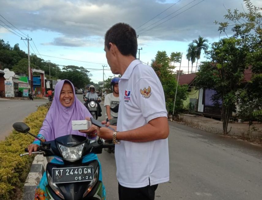 DPD Partai Perindo Berau Bagikan 200 Paket Takjil Gratis di 2 Titik Jalan