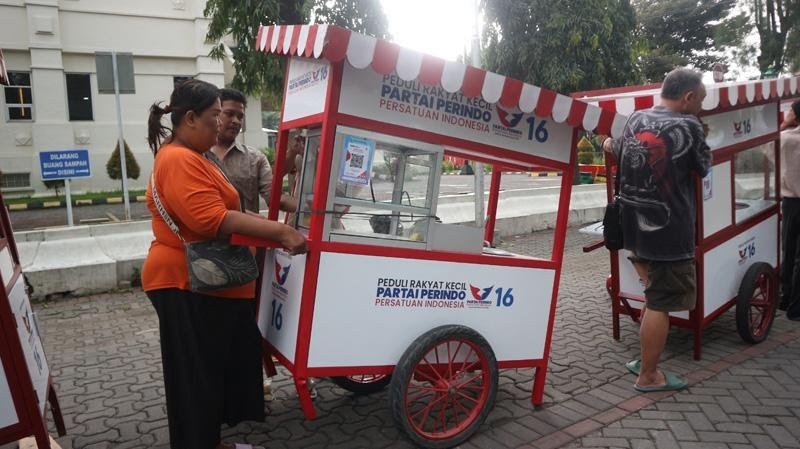 Saat 3 Pedagang di Solo Ini Berbagi Cerita Seusai Dapat Gerobak Perindo