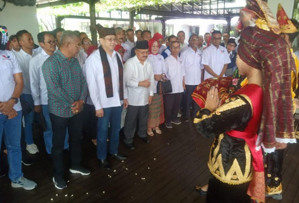 Hary Tanoesoedibjo Lantik Ali Mukhni Jadi Ketua DPW Perindo Sumbar