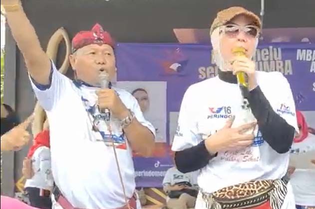 Kunjungi Warga, Venna Melinda dan Ketua Partai Perindo Kediri Bicara Penciptaan Lapangan Kerja 