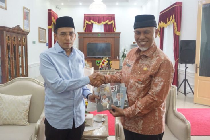 Kunjungi Sumbar, TGB Zainul Majdi dan Gubernur Mahyeldi Bahas Konversi Bank Syariah 