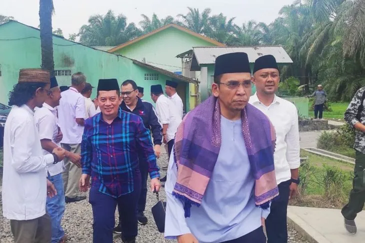 TGB Kunjungi Ponpes Ulumul Quran Stabat, Minta Doa Santri dan Kiai