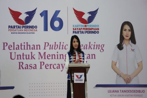 Liliana Tanoesoedibjo Buka Pelatihan Public Speaking dengan Pantun