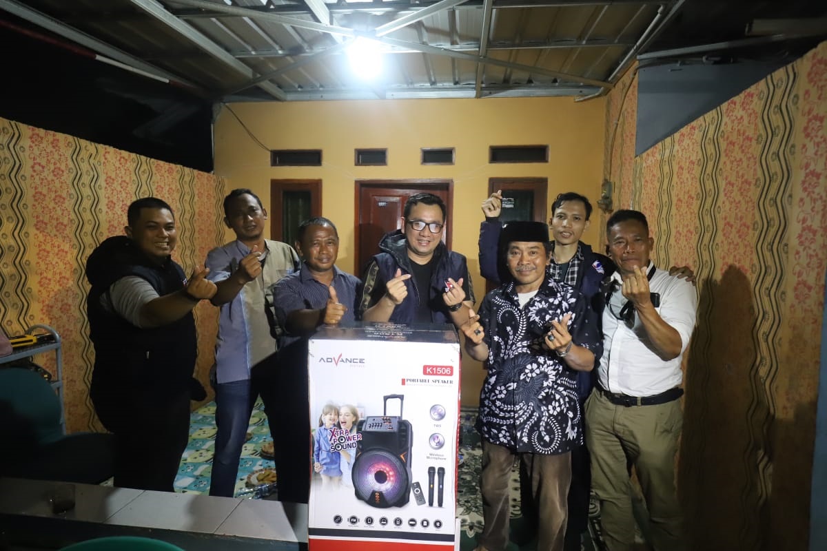 Partai Perindo DKI Berikan Pengeras Suara Wireless ke Warga Petukangan Utara