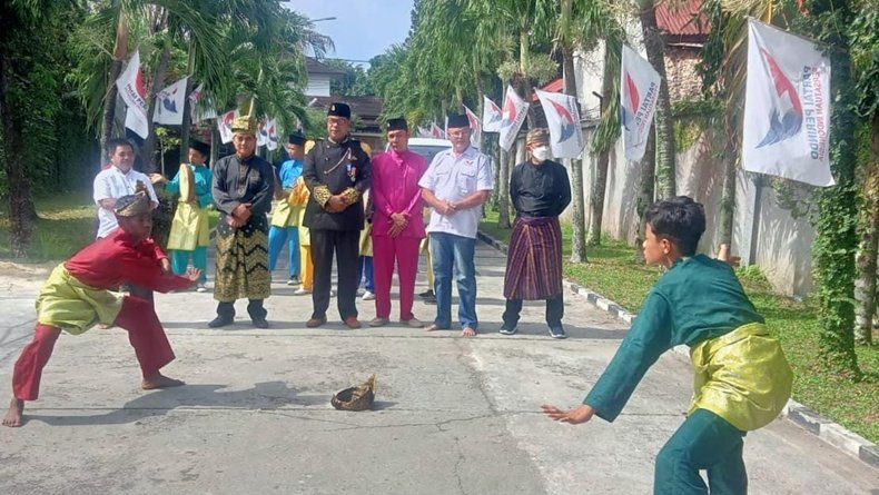 Sultan Siak Kunjungi Kantor DPW Riau, Puji Program UMKM Partai Perindo