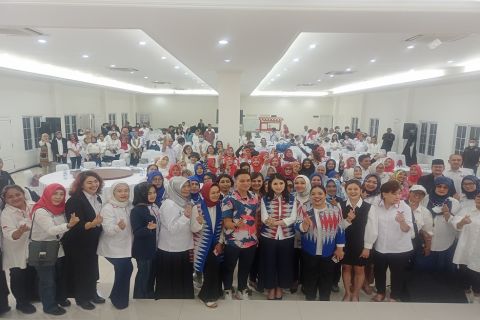 Pelatihan Public Speaking Kartini Perindo, Tommy Berikan 3 Tips Agar PD Berbicara di Depan Umum 