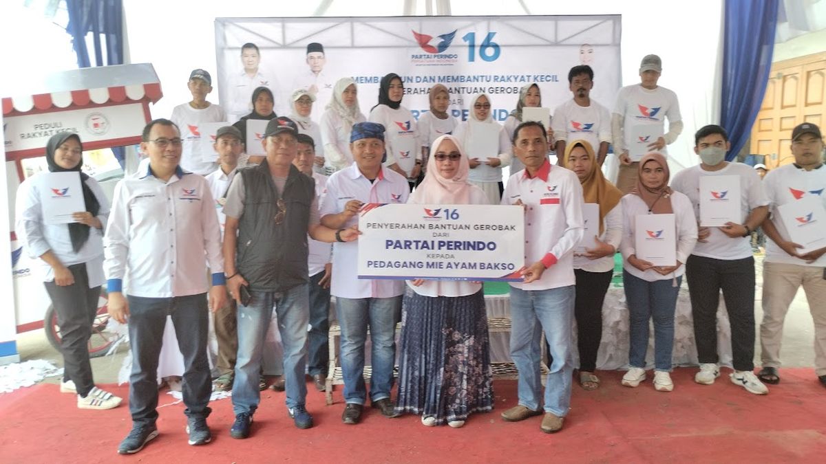 Partai Perindo Bantu Tingkatkan UMKM Banten, Bagikan 25 Gerobak Gratis
