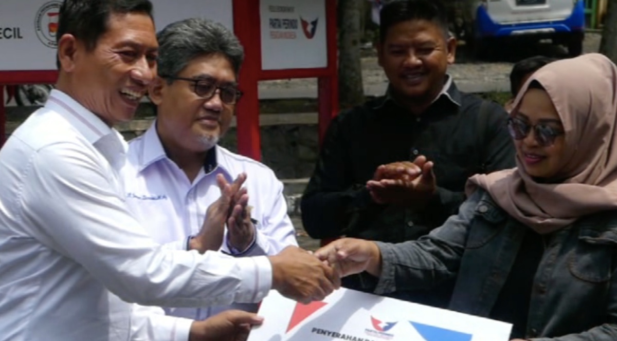 Partai Perindo Jateng Salurkan Gerobak untuk Pedagang Terdampak Banjir Bandang di Lokawisata Baturraden