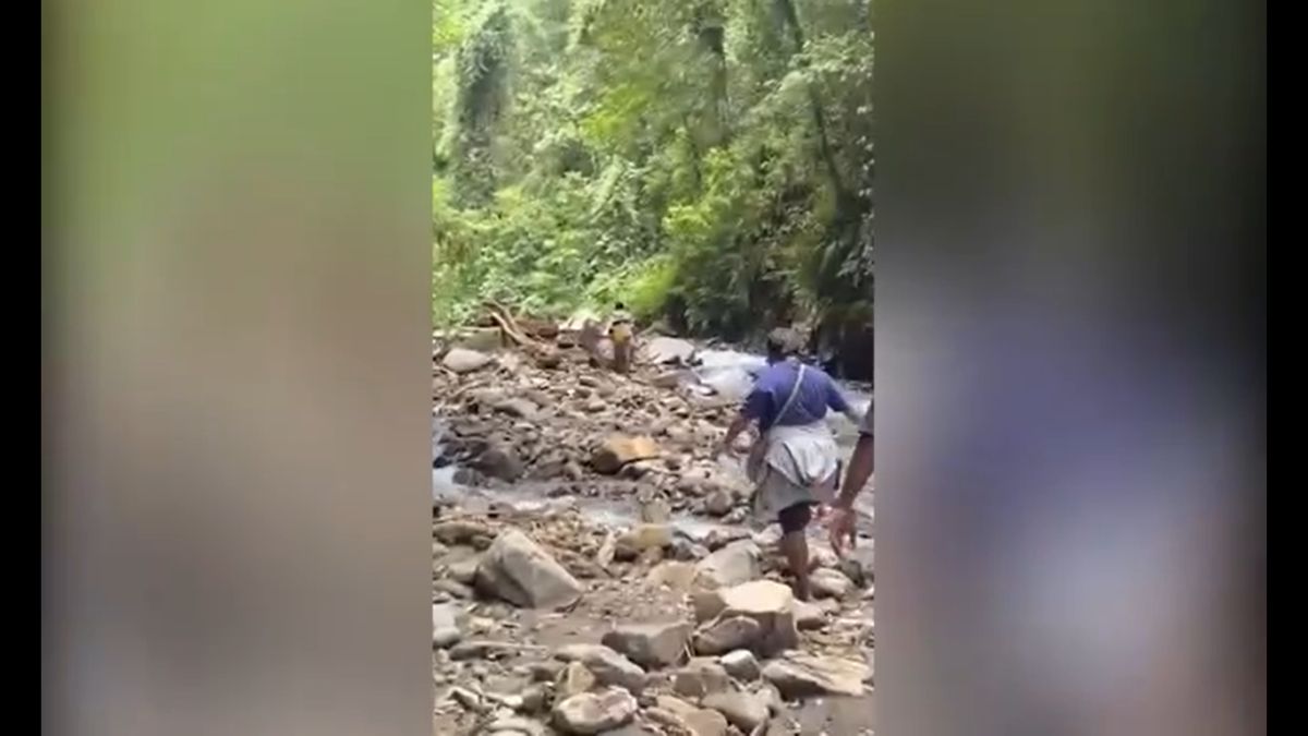 Perjuangan Relawan Partai Perindo Beri Pengobatan Gratis, Susuri Sungai dan Tembus Hutan Rimba