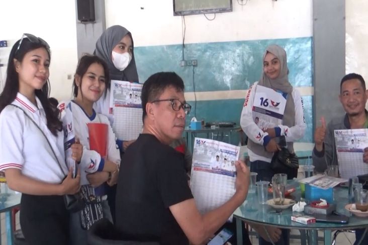 Rebut Simpati Rakyat, Partai Perindo Makassar Gencar Datangi Warung-warung Kopi 