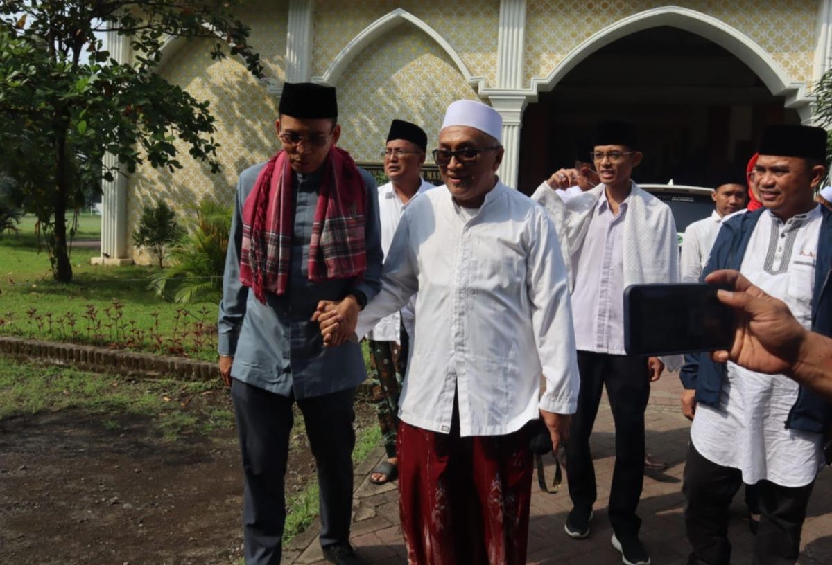 Silaturahmi ke Ponpes Bayt Al Hikmah, TGB Disambut Penuh Kehangatan 
