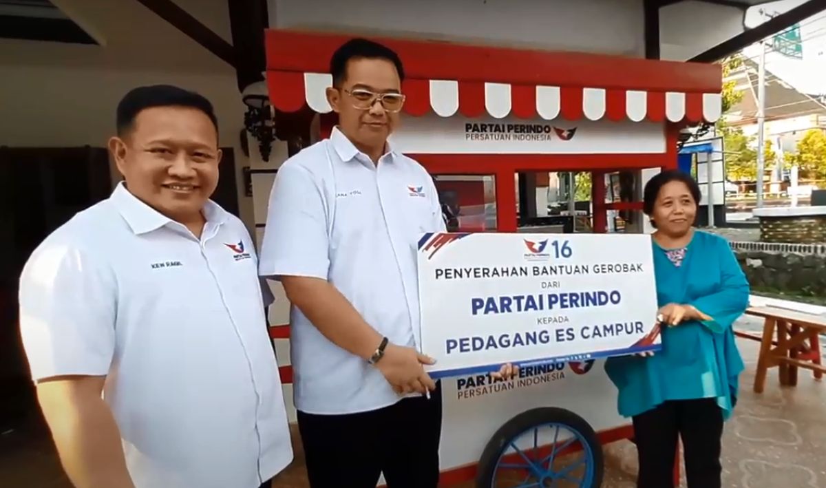 Terima Gerobak UMKM, Pedagang Es Campur Harap Partai Perindo Terus Bantu Masyarakat