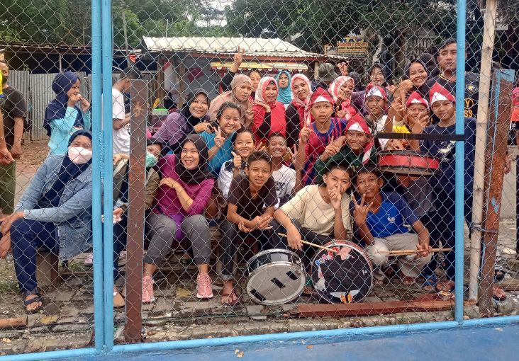 Totalitas Suporter Dukung Tim Kesayangan Bertanding di Effendi Syahputra Cup