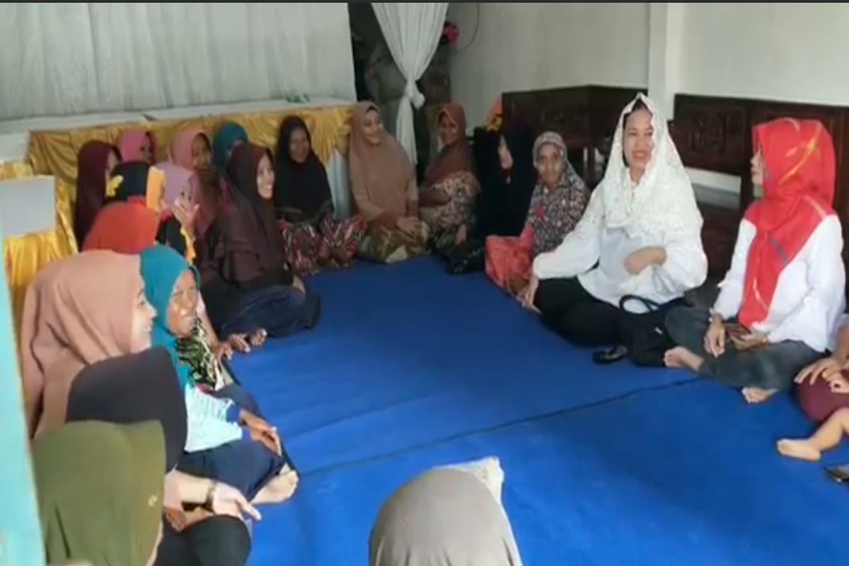 Bagikan Mukena Gratis, Susaningtyas Kertopati Harap Bisa Tingkatkan Kualitas Ibadah saat Ramadan