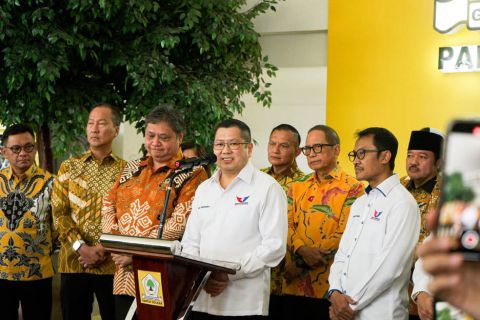 Bendera Partai Perindo Berkibar di Kantor Golkar, HT: Kehormatan Luar Biasa!