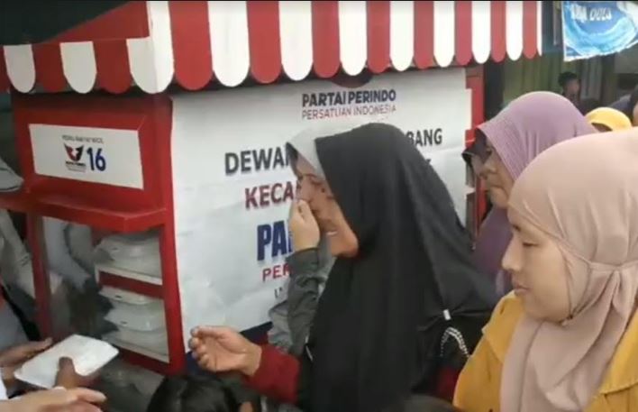 Berbagai Berkah Ramadan, Partai Perindo Kota Bandung Bagikan Ratusan Kotak Nasi Berkat