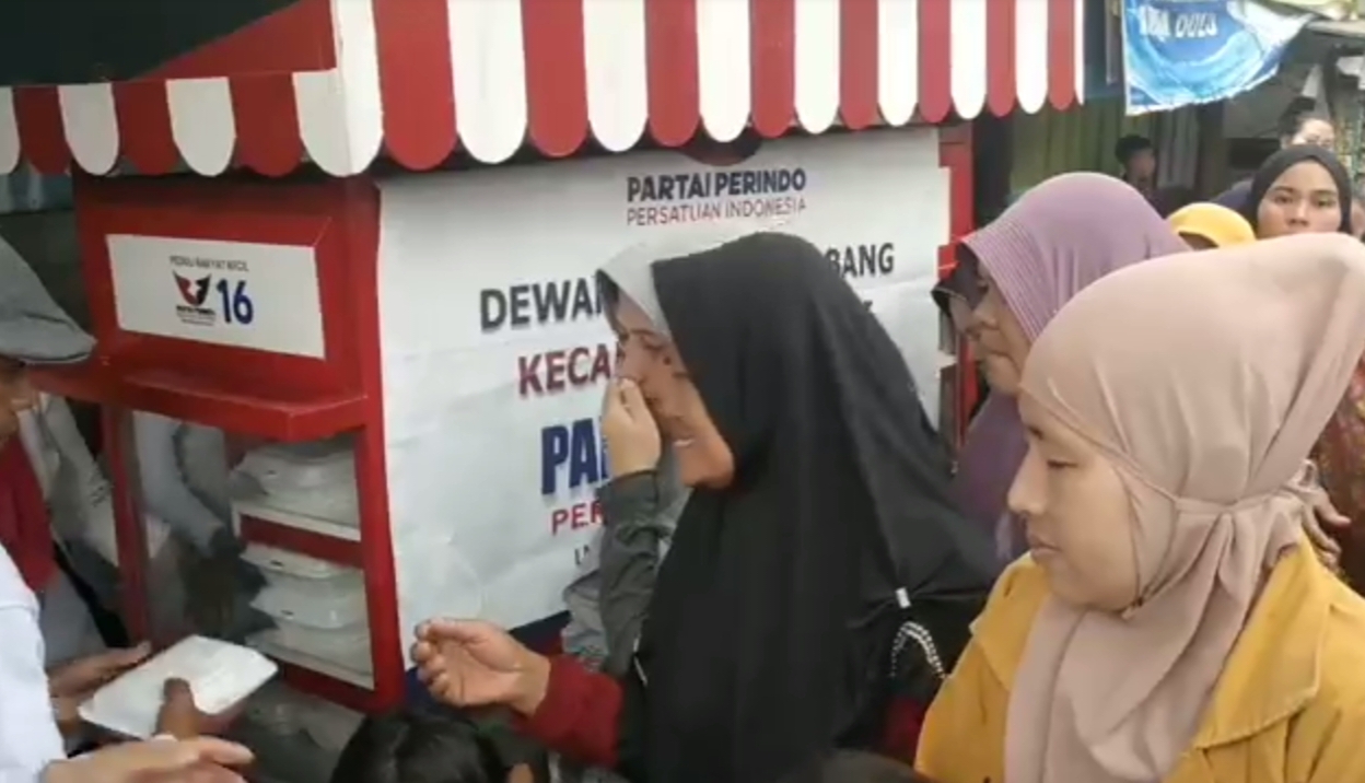 Berbagi saat Ramadan, Upaya Partai Perindo Bandung Terus Dekat dengan Masyarakat