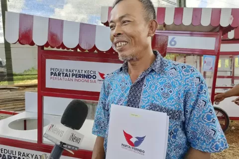 Dapat Gerobak dari Partai Perindo, Pedagang Es Keliling Ciseeng: Alhamdulillah, Lebih Semangat 
