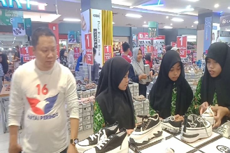 Diajak Beli Pakaian Lebaran dari Ketua Partai Perindo Jambi, Puluhan Anak Yatim Tersenyum Bahagia 