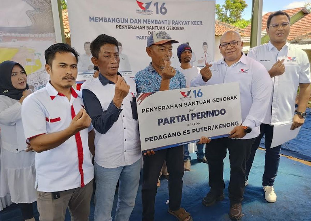Bagikan Gerobak Perindo di Ciseeng Bogor, Drisye Siahaya: Untuk Indonesia Sejahtera