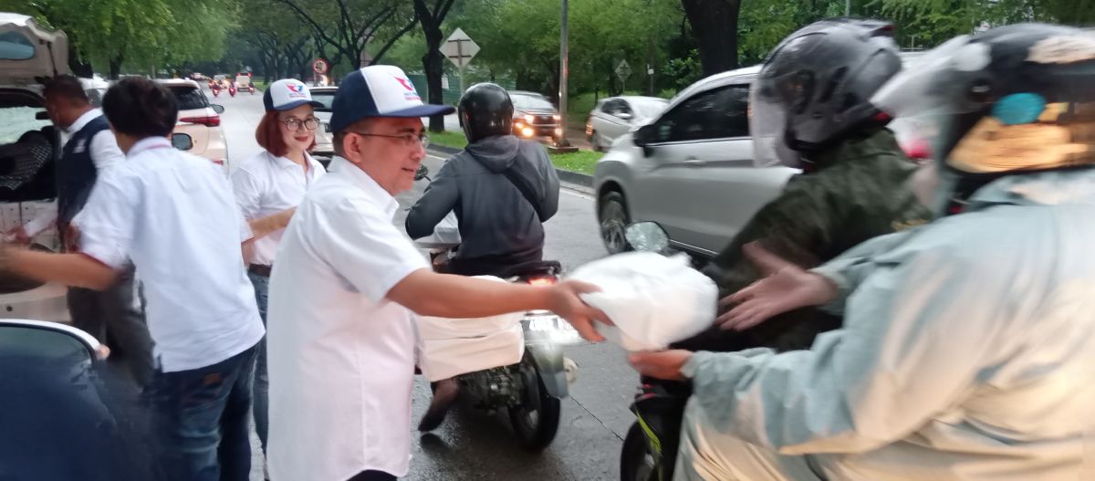 Gerkindo Bagikan Ratusan Paket Nasi untuk Buka Puasa di Bekasi