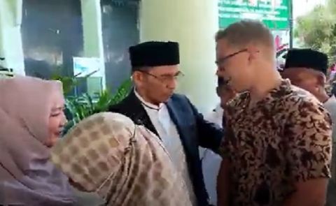 Ikut Antre Salaman Halal Bihalal, Peneliti Cornell University AS Terkesan dengan Sosok TGB 