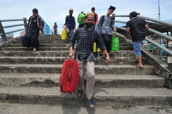 Mudik Naik Transportasi Umum vs Kendaraan Pribadi, Mana Lebih Baik?