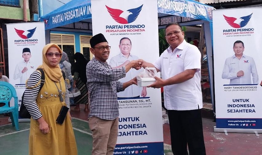 Partai Perindo Bagikan Takjil dan Makanan Gratis untuk Warga Matraman Jaktim