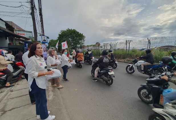 Pengendara Bersyukur Gerkindo Bagi-Bagi Takjil Gratis: Menolong saat Kita Kejebak Macet