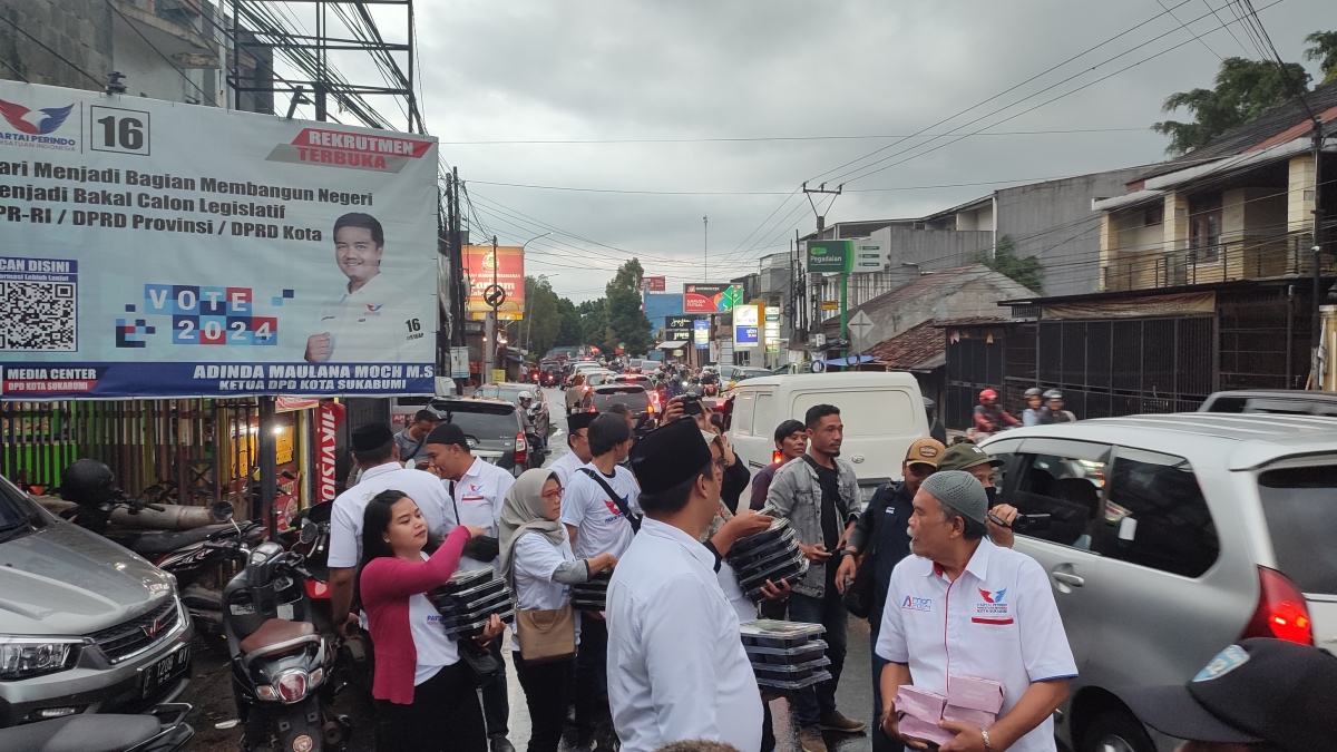 Partai Perindo Kota Sukabumi Berbagi Paket Buka Puasa, Siap Dengarkan Keluhan Warga