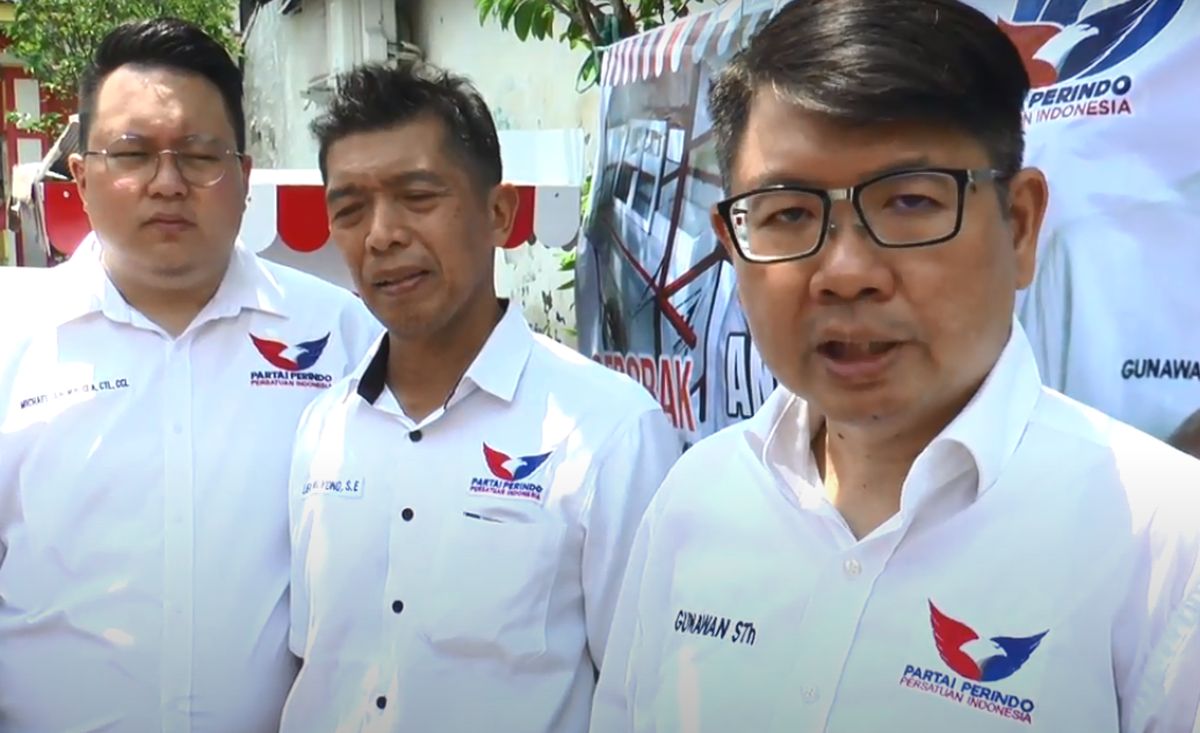 Serahkan Bantuan Gerobak UMKM, Bacaleg Partai Perindo: Semoga Perekonomian Terangkat