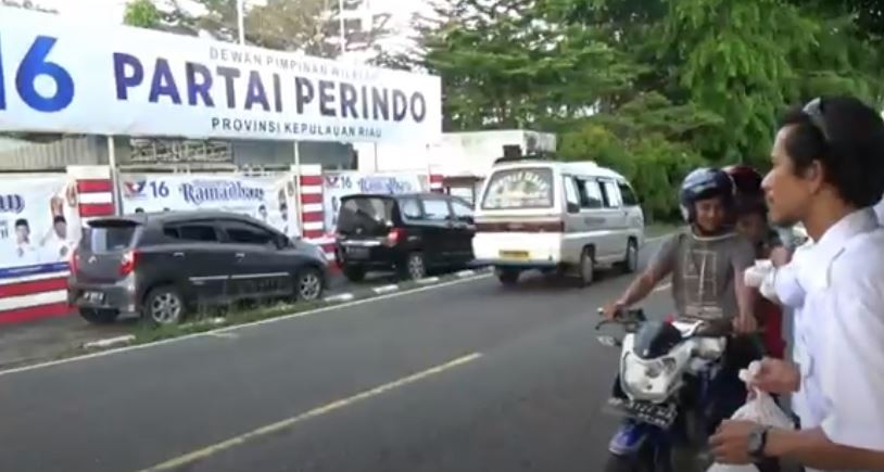 Partai Perindo Tanjungpinang Bagikan Ratusan Takjil Gratis ke Pengguna Jalan