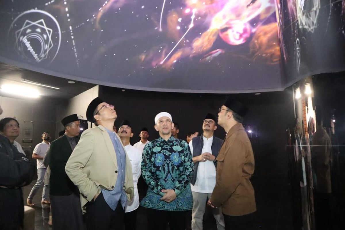Terpukau dengan Keindahannya, TGB Zainul Majdi Berpesan Jaga Masjid Al Jabbar Baik-baik