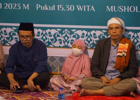 TGB Zainul Majdi Ajak Masyarakat Jaga Kehormatan Ponpes 