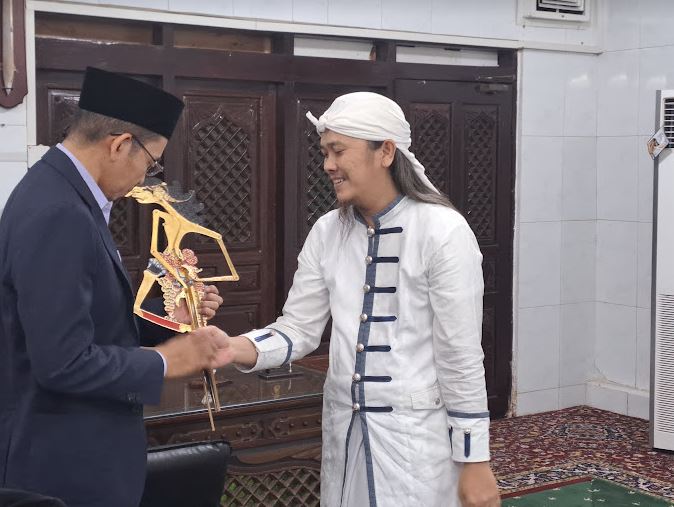 TGB Zainul Majdi Puji Pola Pendidikan di Ponpes Az Zuhri Semarang