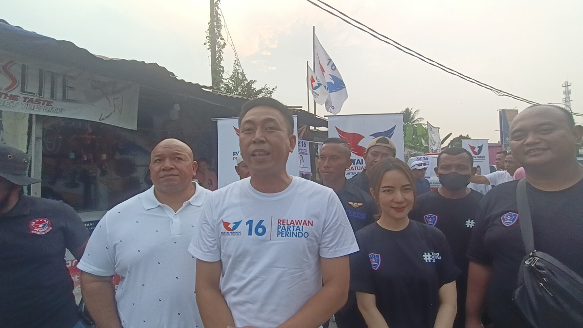 DPP Baja Perindo Berbagi Makanan Siap Saji ke Sopir Angkot di Depok