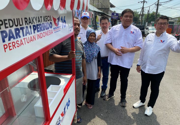 Berkat Gerobak Perindo, Saroni Bersemangat Lagi Setelah Divonis Sakit Jantung